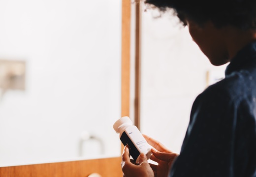 Woman reading
her Kick trial sleep prescription bottle